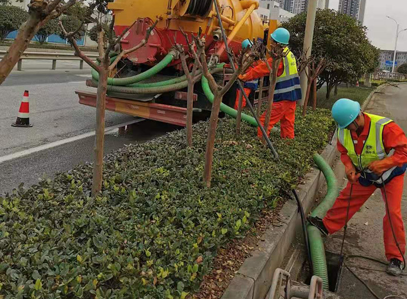 下冶镇市政管道清淤